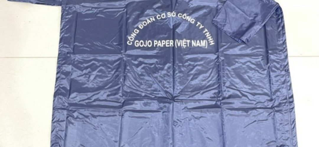 Xưởng may áo mưa quà tặng người lao động